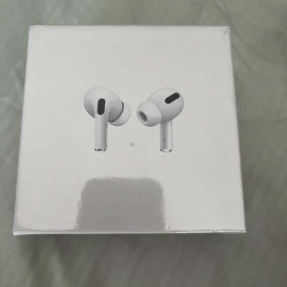 Selling AirPods Pro’s Gen 2 - Picture 4 of 8